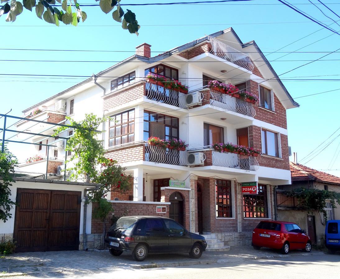 Family Hotel Rose Pavel Banya Exterior photo